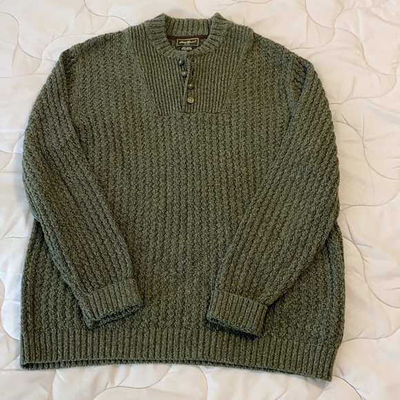 Eddie Bauer Other - Green Eddie Bauer sweater sz L working buttons